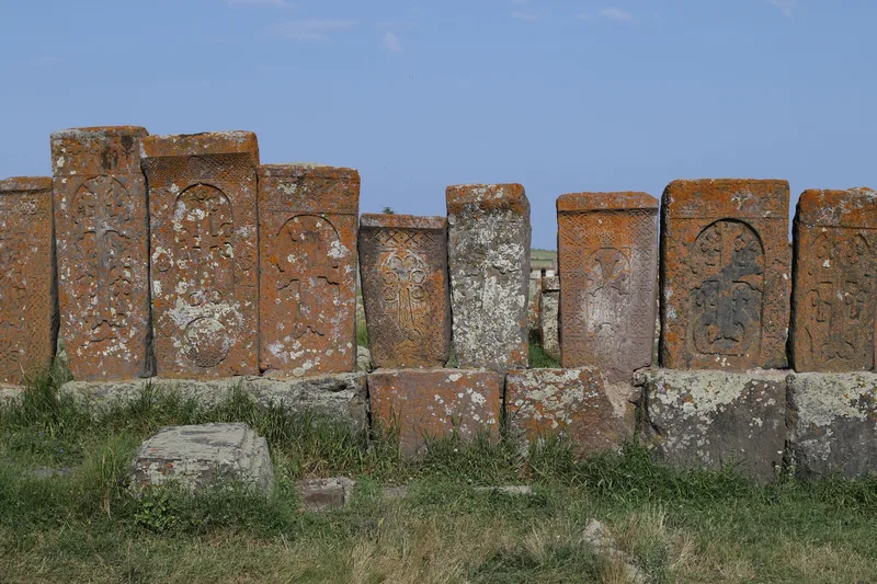 Cementerio de Noratus: Historia de Armenia Tallada en Piedra
