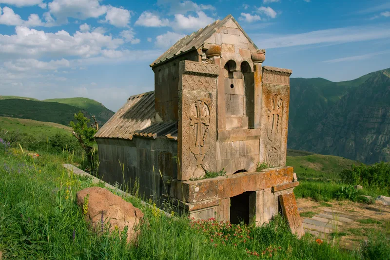 Tsakhats: el pueblo de Shirak con su iglesia medieval del siglo VII