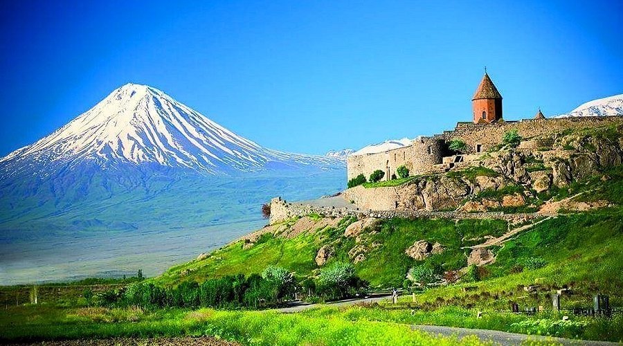 Monasterio de Khor Virap Armenia al amanecer con el Monte Ararat