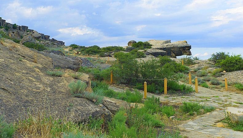 Gobustan Rock Art - Museo de petroglifos