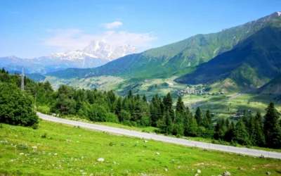 Trekking Mestia-Ushguli: La Mejor Ruta de Senderismo en Georgia 2024