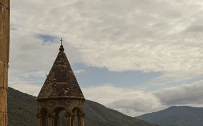 Las Torres Medievales de Svaneti: Gigantes de Piedra que Desafían el Tiempo en Georgia
